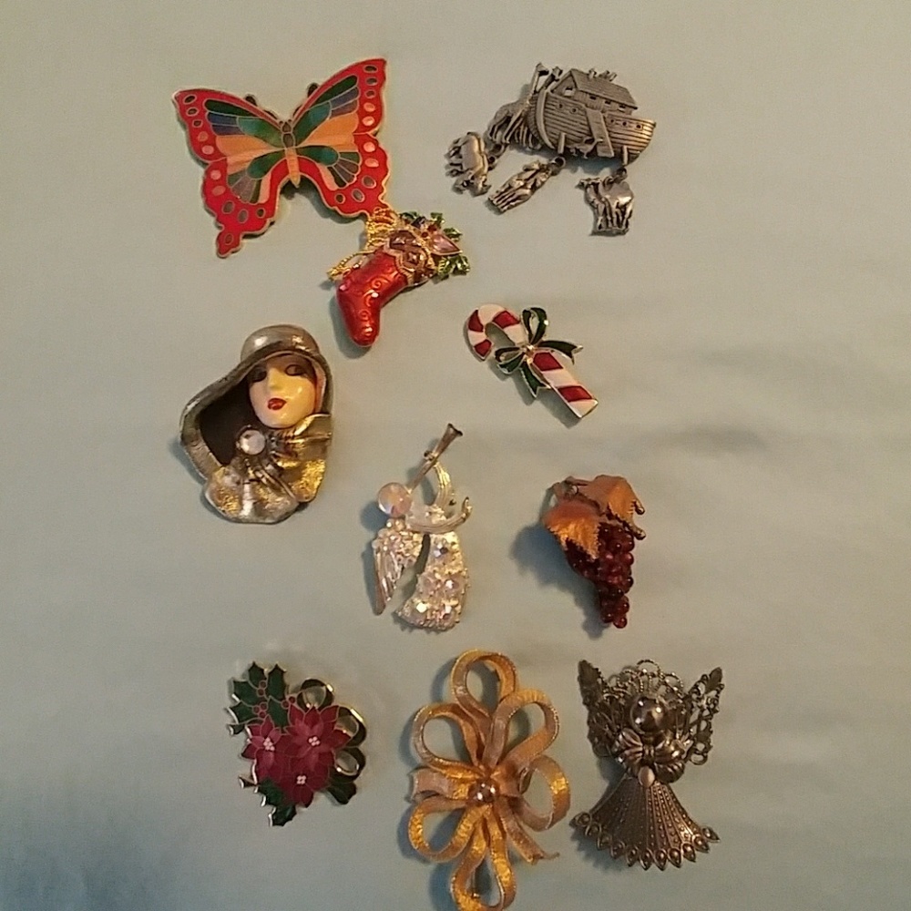 Misc fashion brooches